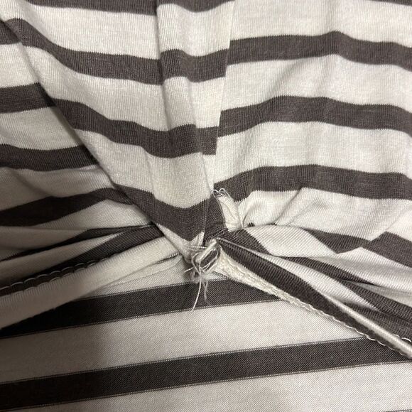 GREEN Envelope. Medium crew neck. Front knot. - Picture 4 of 5